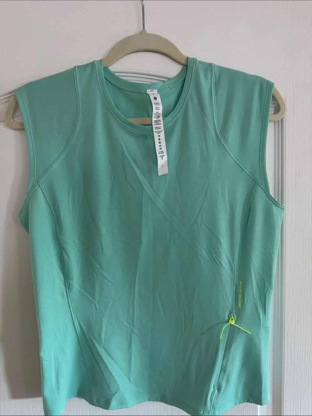 Lululemon Cap Sleeve Hiking Tank Top size 8 Wild Mint w/ neon zipper detail